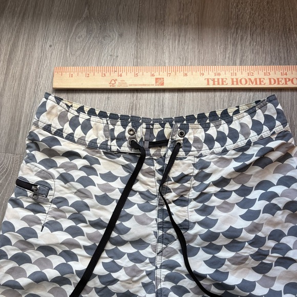 Patagonia Men's Board Shorts 28 Gray Geometric Wave Print Swim Trunks - Picture 2 of 7